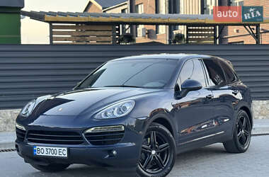 Внедорожник / Кроссовер Porsche Cayenne 2012 в 