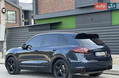 Внедорожник / Кроссовер Porsche Cayenne 2012 в 