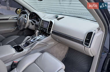 Внедорожник / Кроссовер Porsche Cayenne 2012 в 