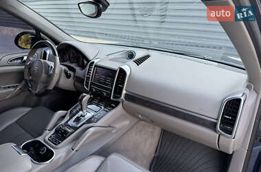 Внедорожник / Кроссовер Porsche Cayenne 2012 в 