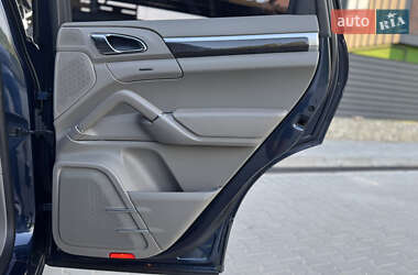 Внедорожник / Кроссовер Porsche Cayenne 2012 в 