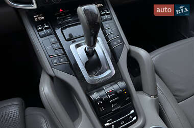 Внедорожник / Кроссовер Porsche Cayenne 2012 в 