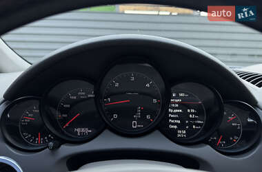 Внедорожник / Кроссовер Porsche Cayenne 2012 в 