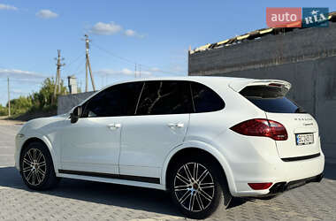 Внедорожник / Кроссовер Porsche Cayenne 2010 в 