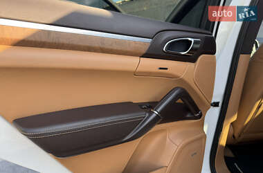 Внедорожник / Кроссовер Porsche Cayenne 2010 в 
