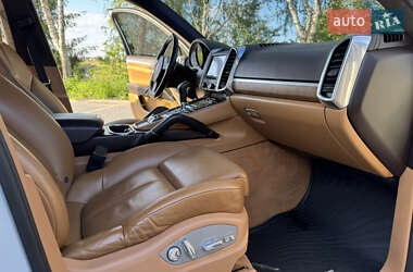 Внедорожник / Кроссовер Porsche Cayenne 2010 в 