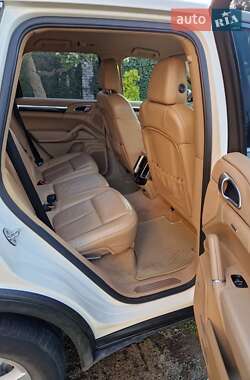 Внедорожник / Кроссовер Porsche Cayenne 2010 в 