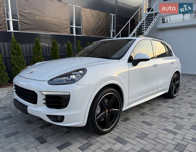 Позашляховик / Кросовер Porsche Cayenne 2016 в 
