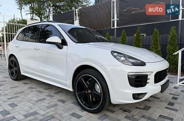 Позашляховик / Кросовер Porsche Cayenne 2016 в 