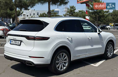Внедорожник / Кроссовер Porsche Cayenne 2017 в 