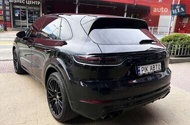 Внедорожник / Кроссовер Porsche Cayenne 2021 в 
