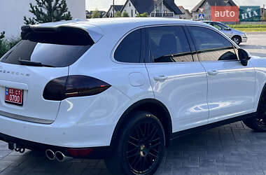 Внедорожник / Кроссовер Porsche Cayenne 2014 в 