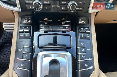 Внедорожник / Кроссовер Porsche Cayenne 2014 в 