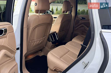 Внедорожник / Кроссовер Porsche Cayenne 2014 в 