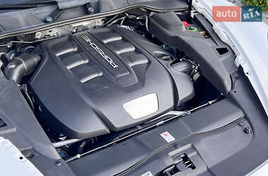 Внедорожник / Кроссовер Porsche Cayenne 2014 в 