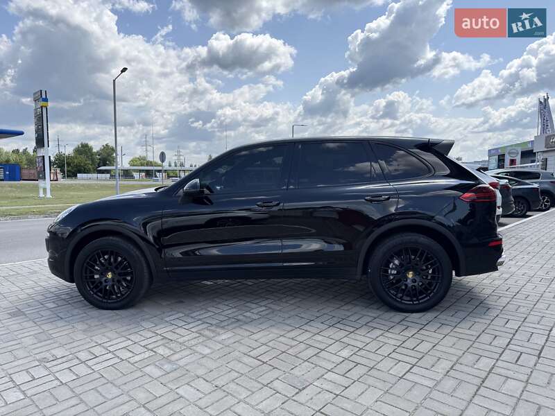 Внедорожник / Кроссовер Porsche Cayenne 2016 в Кременчуге