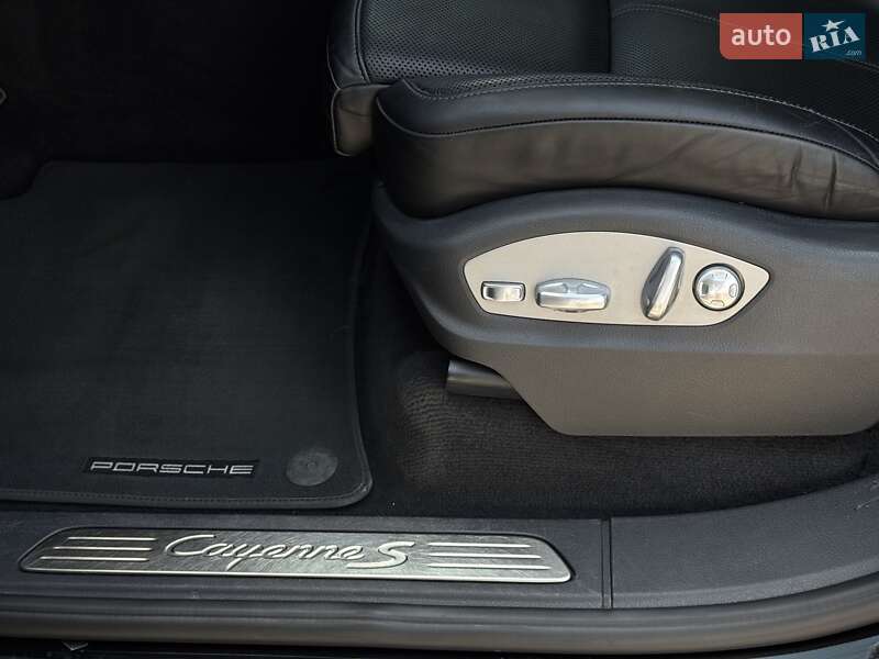 Внедорожник / Кроссовер Porsche Cayenne 2016 в Кременчуге