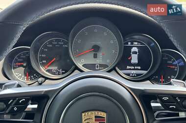 Внедорожник / Кроссовер Porsche Cayenne 2016 в 