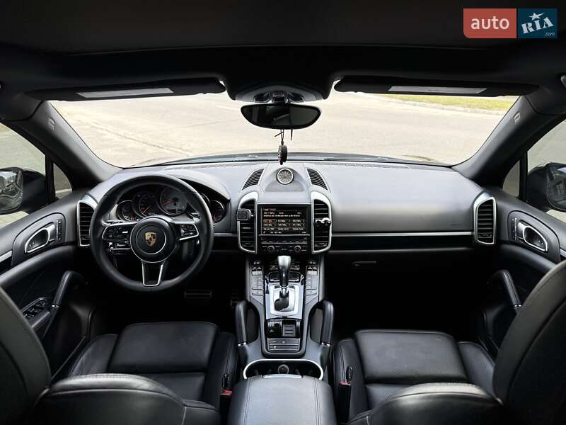 Внедорожник / Кроссовер Porsche Cayenne 2016 в Кременчуге