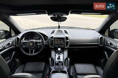 Внедорожник / Кроссовер Porsche Cayenne 2016 в 