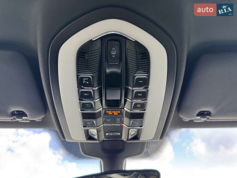 Внедорожник / Кроссовер Porsche Cayenne 2016 в Кременчуге