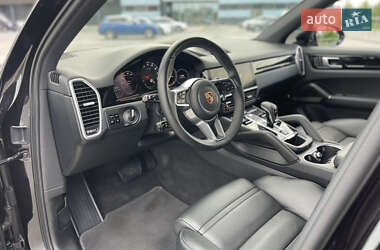 Внедорожник / Кроссовер Porsche Cayenne 2018 в 
