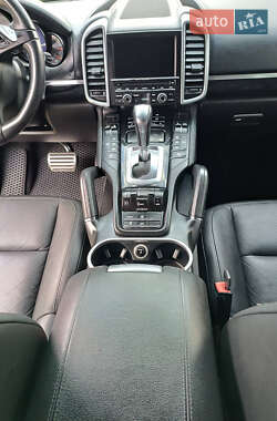 Внедорожник / Кроссовер Porsche Cayenne 2010 в 