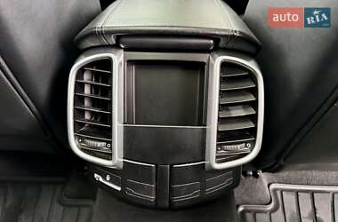 Внедорожник / Кроссовер Porsche Cayenne 2012 в 