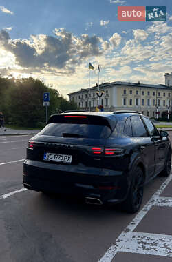 Внедорожник / Кроссовер Porsche Cayenne 2018 в 
