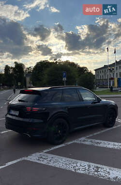 Внедорожник / Кроссовер Porsche Cayenne 2018 в 