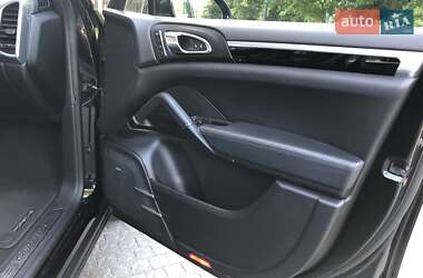 Позашляховик / Кросовер Porsche Cayenne 2015 в 