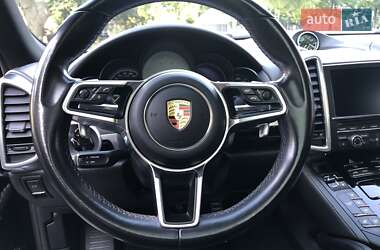 Позашляховик / Кросовер Porsche Cayenne 2015 в 