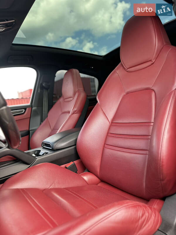 Внедорожник / Кроссовер Porsche Cayenne 2019 в Киеве