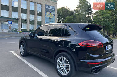 Внедорожник / Кроссовер Porsche Cayenne 2015 в 