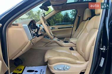Внедорожник / Кроссовер Porsche Cayenne 2015 в 
