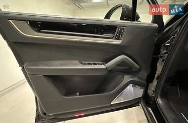 Позашляховик / Кросовер Porsche Cayenne 2024 в 