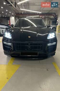 Позашляховик / Кросовер Porsche Cayenne 2024 в 