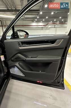 Позашляховик / Кросовер Porsche Cayenne 2024 в 