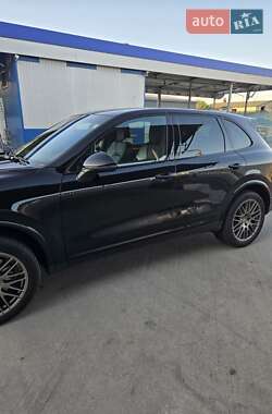 Внедорожник / Кроссовер Porsche Cayenne 2016 в 
