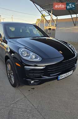 Внедорожник / Кроссовер Porsche Cayenne 2016 в 