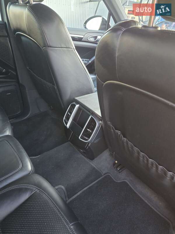 Внедорожник / Кроссовер Porsche Cayenne 2016 в Одессе