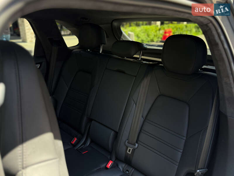 Внедорожник / Кроссовер Porsche Cayenne 2023 в Ровно