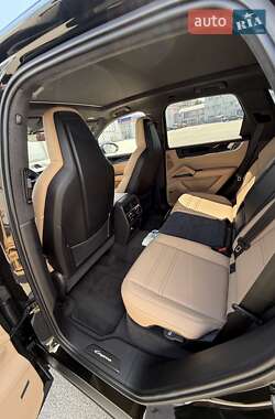 Внедорожник / Кроссовер Porsche Cayenne 2023 в 