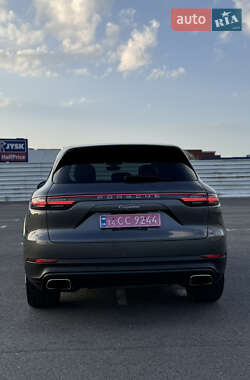 Внедорожник / Кроссовер Porsche Cayenne 2019 в 