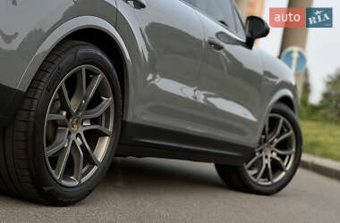 Внедорожник / Кроссовер Porsche Cayenne 2024 в 