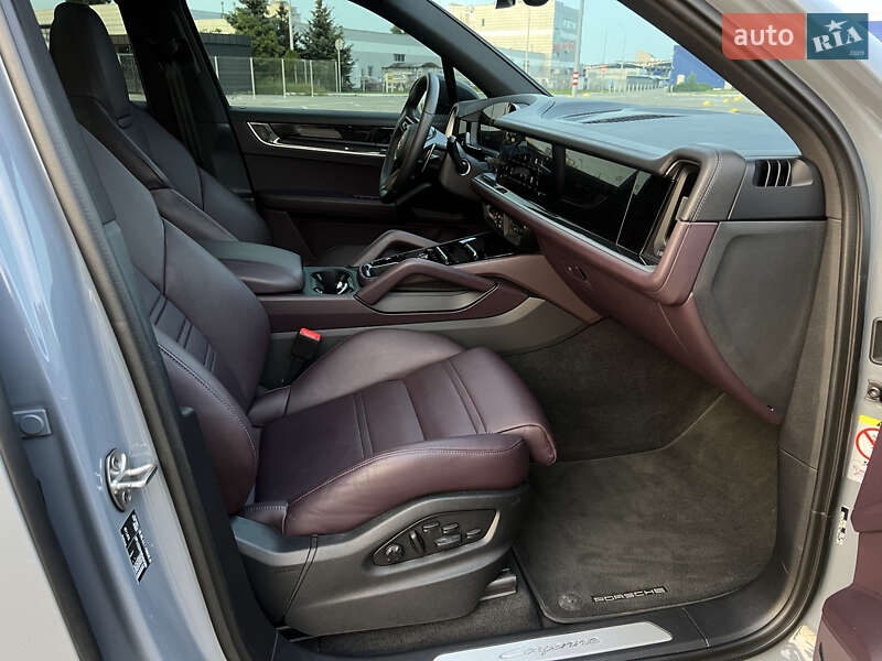 Внедорожник / Кроссовер Porsche Cayenne 2024 в Киеве