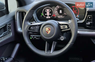 Внедорожник / Кроссовер Porsche Cayenne 2024 в 