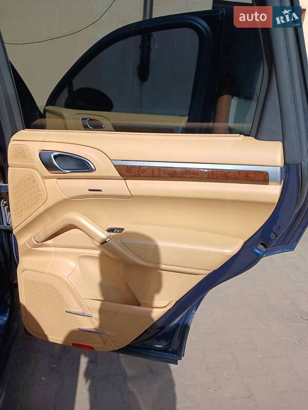 Внедорожник / Кроссовер Porsche Cayenne 2012 в Львове