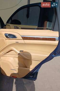 Внедорожник / Кроссовер Porsche Cayenne 2012 в 