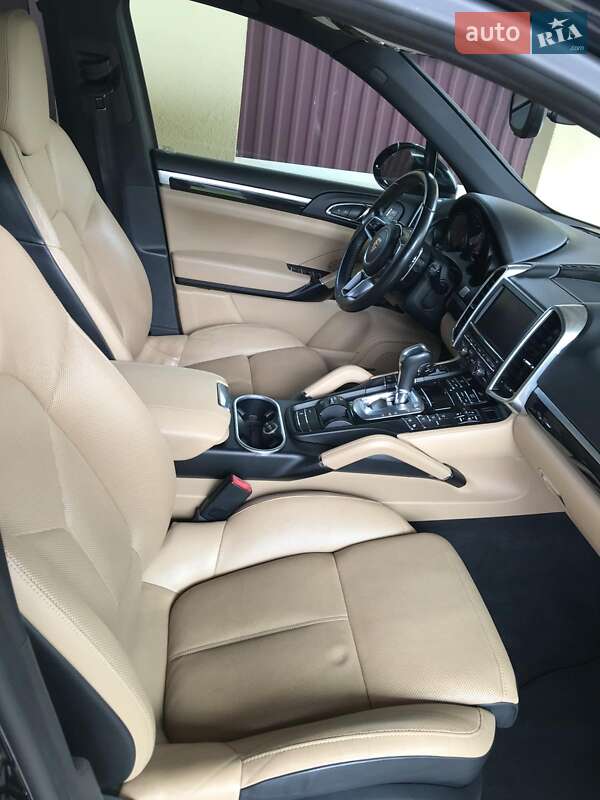 Внедорожник / Кроссовер Porsche Cayenne 2015 в Львове